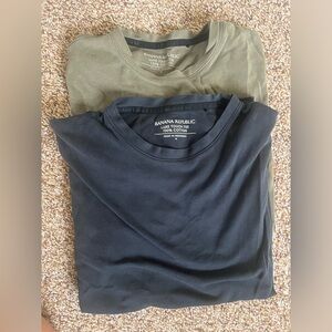 Banana Republic Size Medium Men Shirt Lot. 1 Black Shirt, 1 Green Shirt Like New